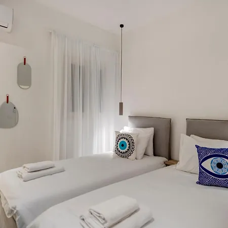 Lilak Finikas (Syros)